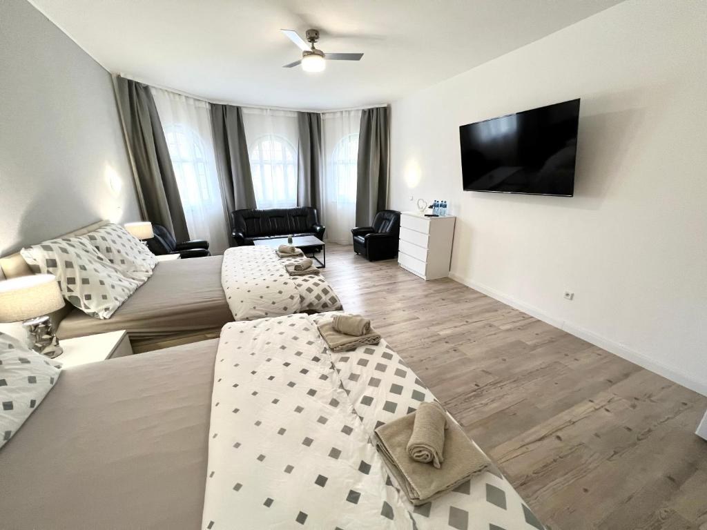 GrandLux Villa & Spa - 2